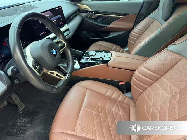 BMW 5 series 2024 Темно-серый из Китая, фото 5