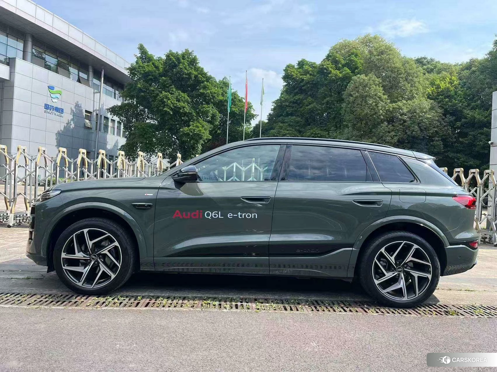Audi Q6L 2025 Зеленый из Китая, фото 5
