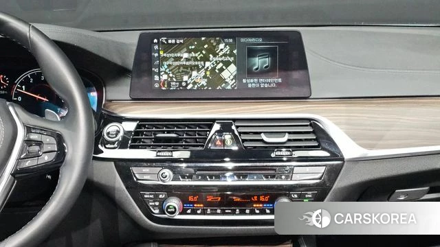 BMW 5 Series (G30) 2018 Серебристо-серый из Кореи, фото 5