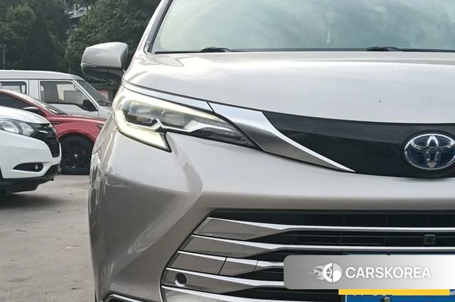 Toyota Sienna 2022 Серебристо-серый из Китая, фото 5