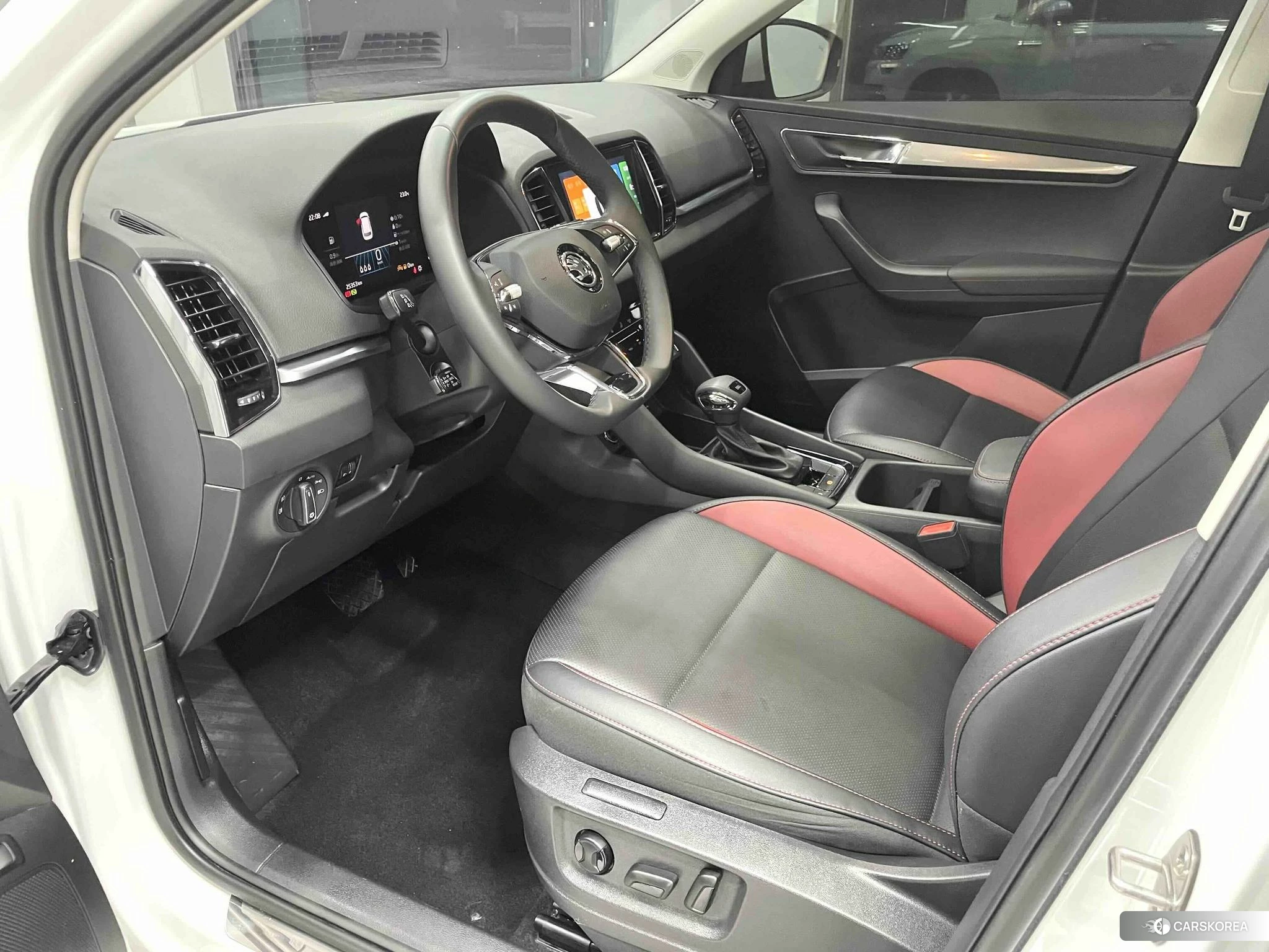 Skoda Karoq 2023 Белый из Китая, фото 5