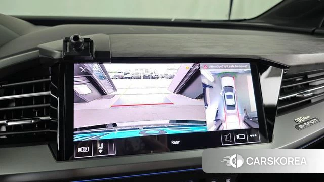 Audi Q4 e-Tron (F4) 2025 Черный из Кореи, фото 5
