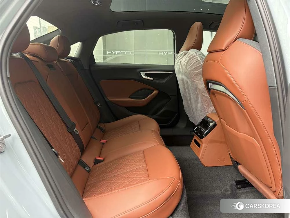 Audi A5L 2025 Серебристо-серый из Китая, фото 5