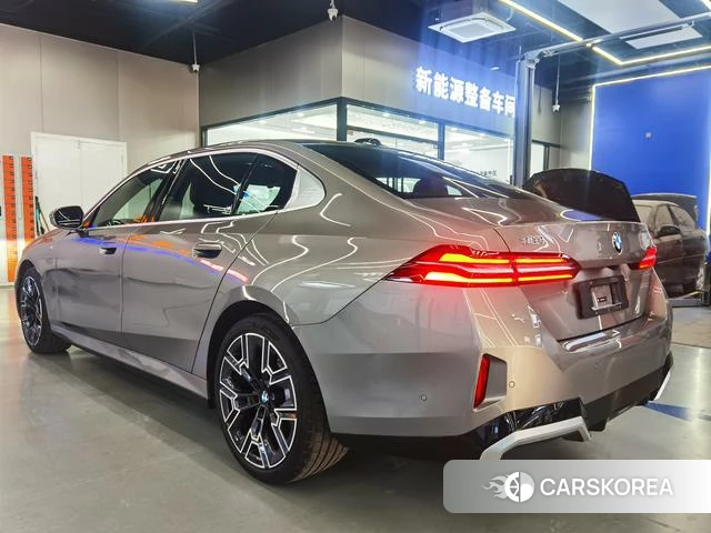BMW 5 series 2025 Шампань из Китая, фото 5