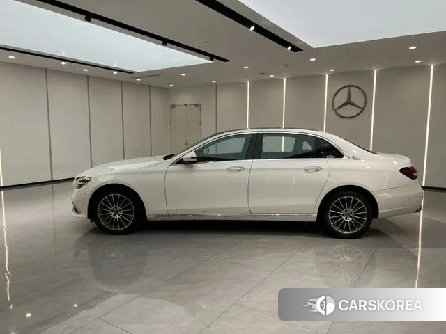 Mercedes-Benz E-Class 2023 Белый из Китая, фото 5
