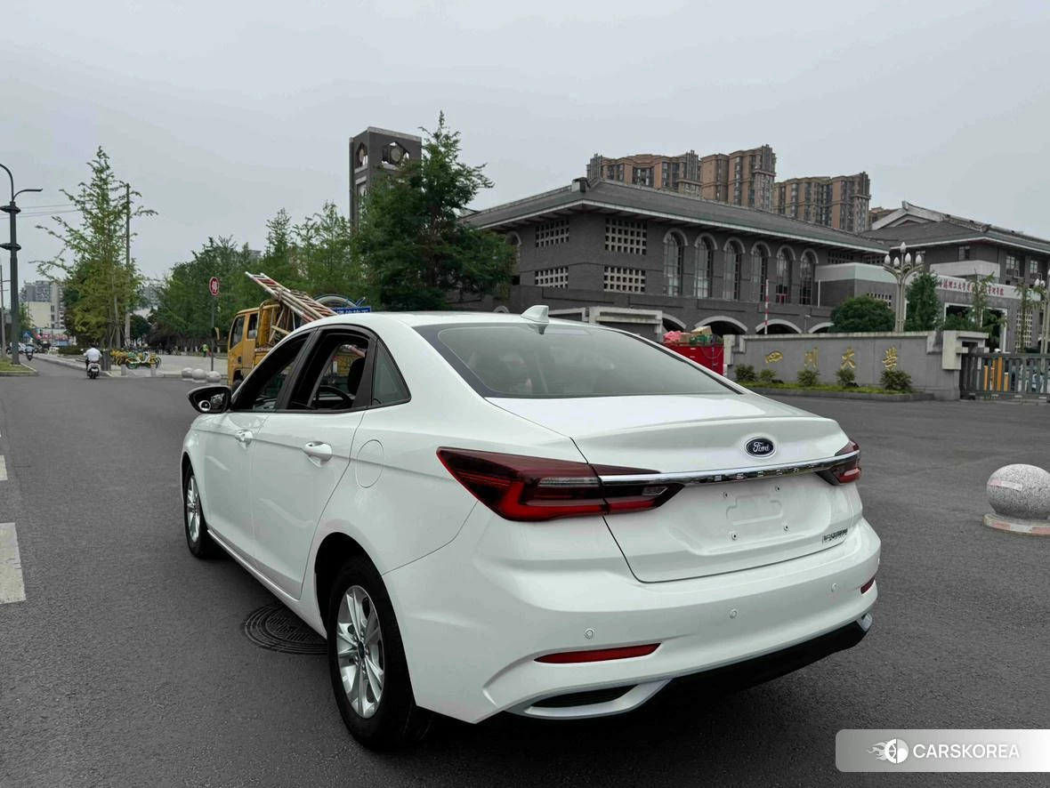 Ford Escort 2021 Белый из Китая, фото 5