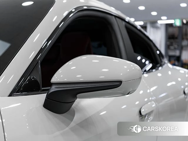 Porsche Taycan 2024 Жемчужный цвет из Кореи, фото 5
