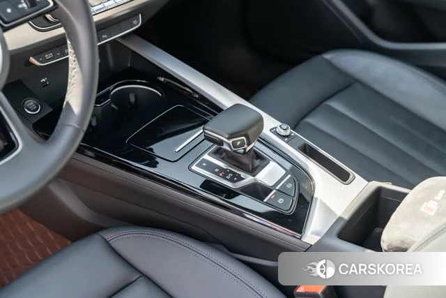 Audi A4L 2024 Темно-серый из Китая, фото 5