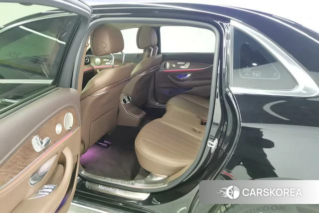 Mercedes-Benz E-Class 2023 Черный из Китая, фото 5