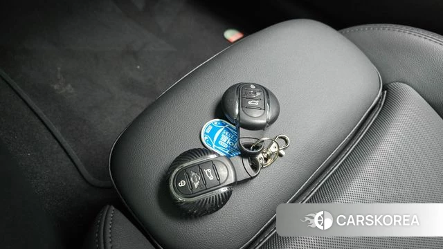 Mini Cooper S Clubman 2023 Красный из Кореи, фото 5