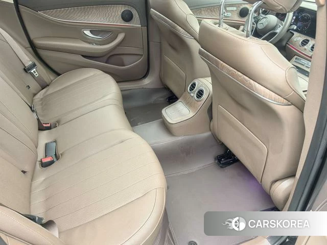 Mercedes-Benz E-Class 2023 Черный из Китая, фото 5