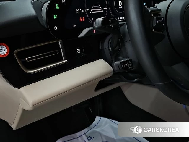 Porsche Taycan 2023 Светло-серебряный цвет из Кореи, фото 5