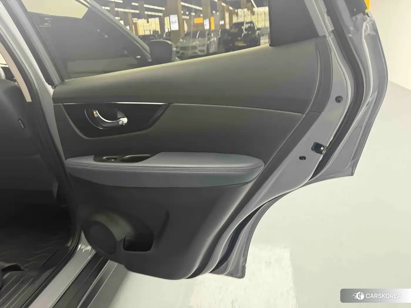 Nissan X-Trail 2025 Silver/gray из Китая, фото 5