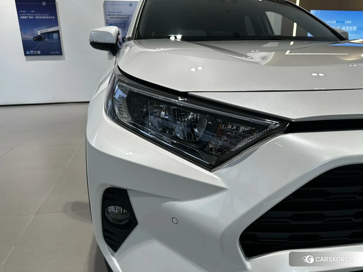 Toyota RAV4 2021 Белый из Китая, фото 5