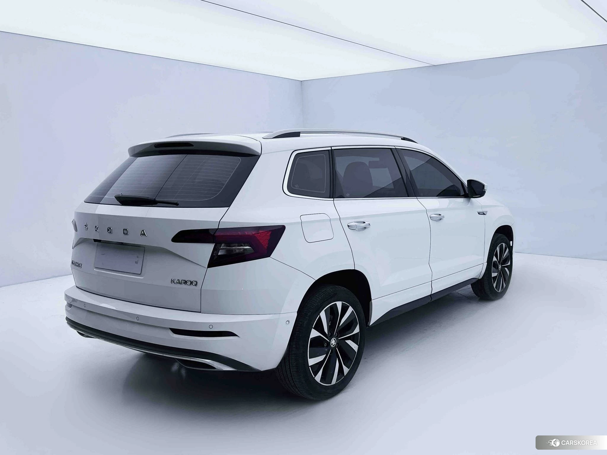 Skoda Karoq 2023 Белый из Китая, фото 5