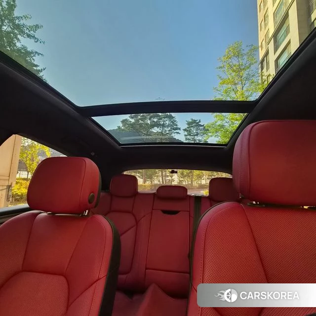 Porsche Macan 2023 Серебристо-серый из Кореи, фото 5