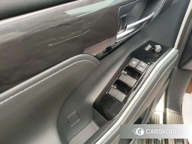 Toyota Crown 2023 Белый из Китая, фото 5