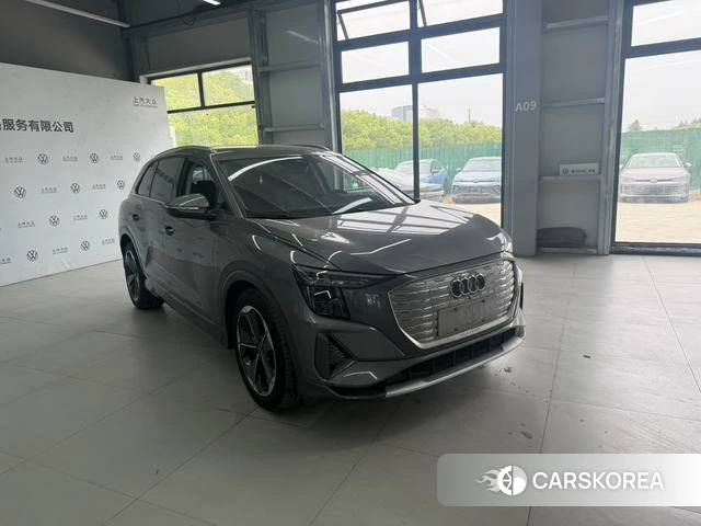 Audi Q5L 2024 Темно-серый из Китая, фото 5