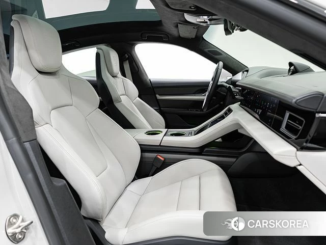 Porsche Taycan 2024 Жемчужный цвет из Кореи, фото 5