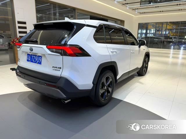Toyota RAV4 2022 Белый из Китая, фото 5