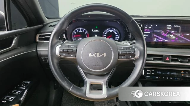 Kia K5 3rd generation 2023 Серый из Кореи, фото 5