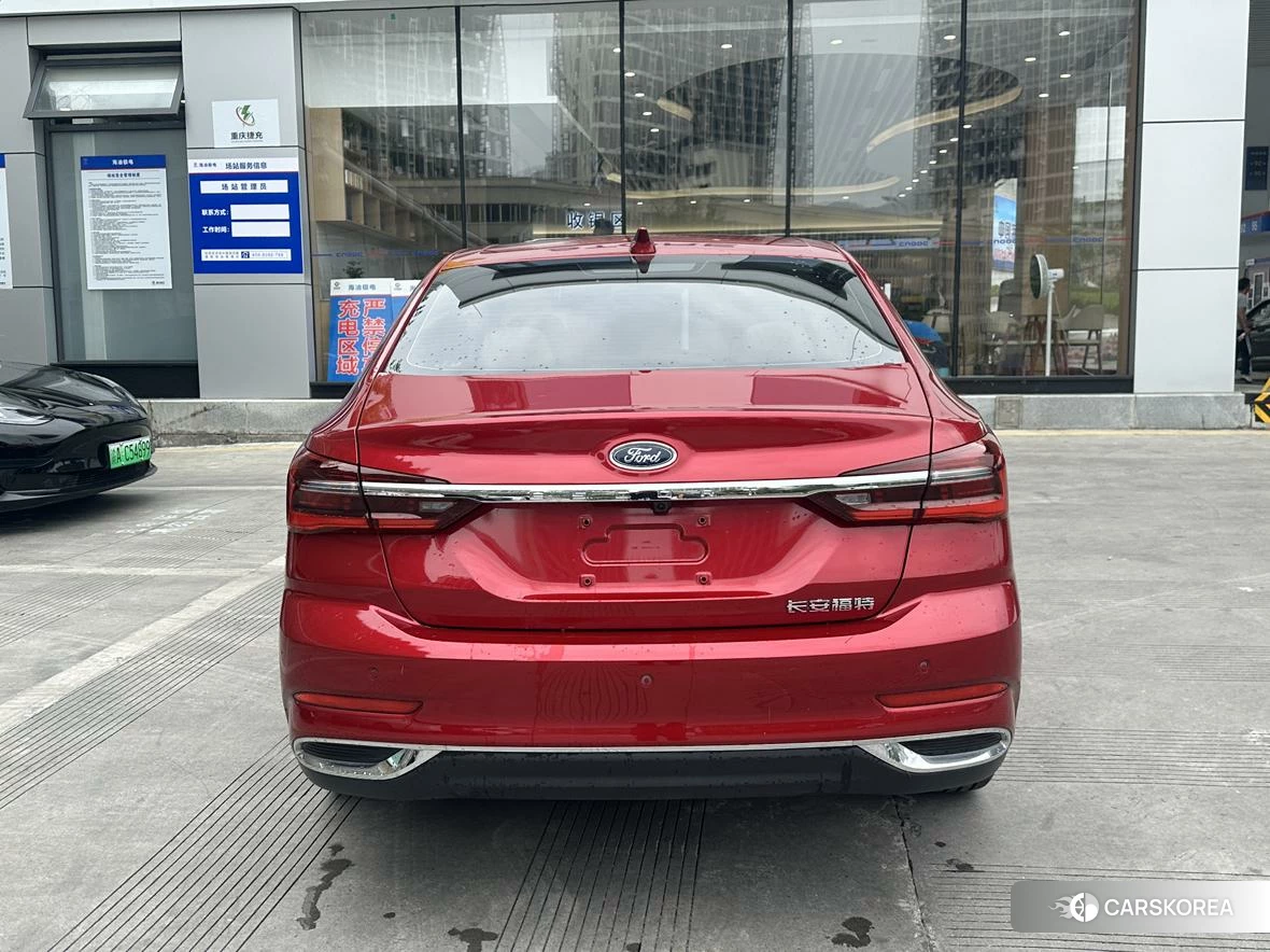Ford Escort 2021 Красный из Китая, фото 5