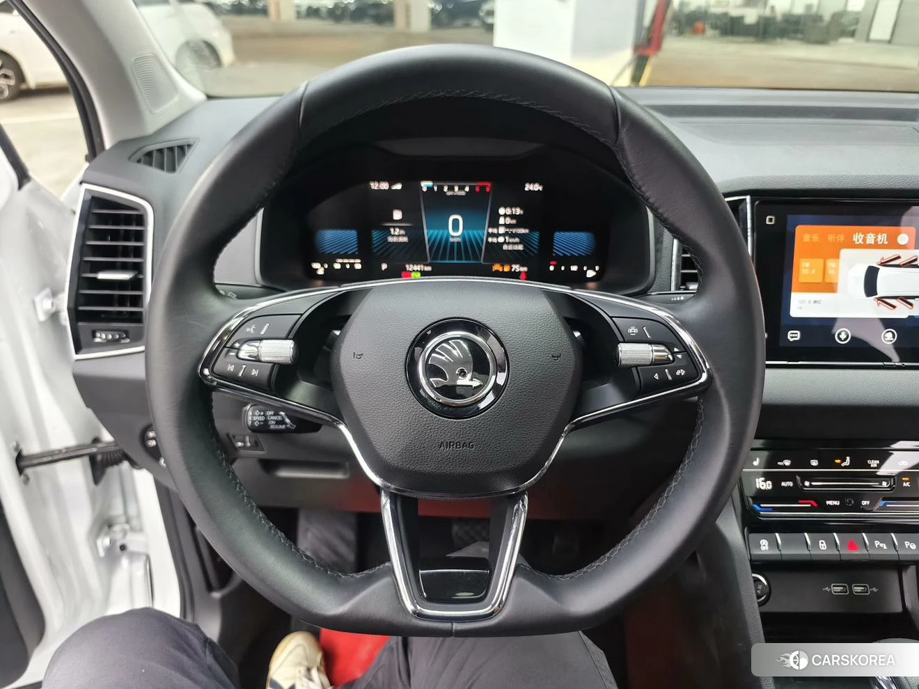 Skoda Karoq 2023 Белый из Китая, фото 5
