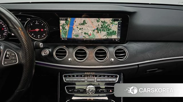 Mercedes-Benz E-Class W213 2018 Серый из Кореи, фото 5