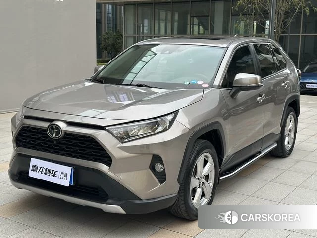 Toyota RAV4 2021 Серебристо-серый из Китая, фото 5