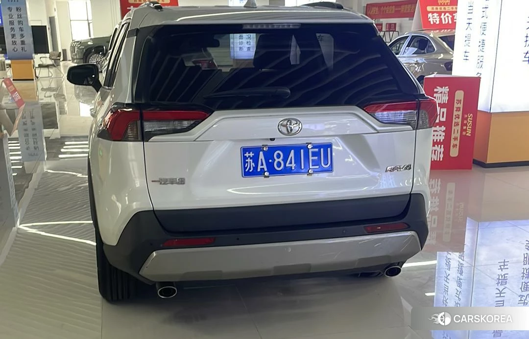 Toyota RAV4 2023 Белый из Китая, фото 5