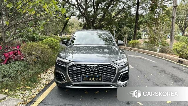 Audi Q5L 2021 Темно-серый из Китая, фото 5