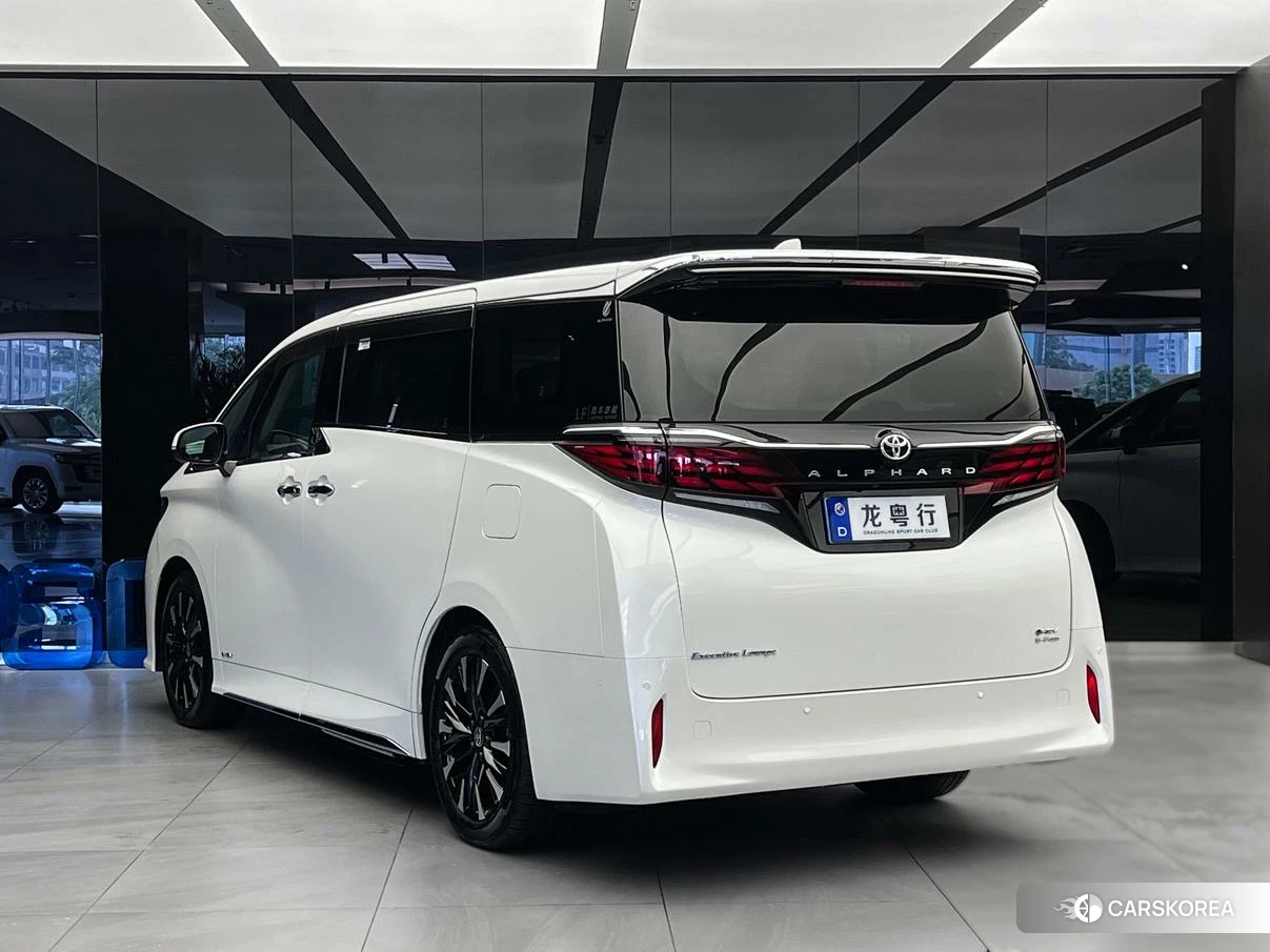 Toyota Alphard 2023 Белый из Китая, фото 5