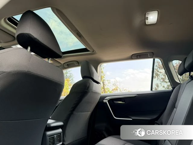 Toyota RAV4 2022 Белый из Китая, фото 5