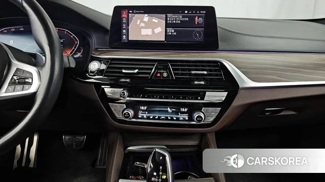 BMW 5 Series (G30) 2020 Белый из Кореи, фото 5