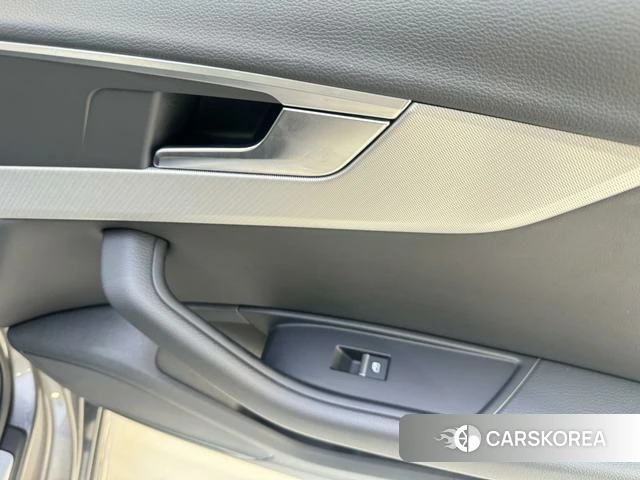 Audi A4L 2021 Темно-серый из Китая, фото 5