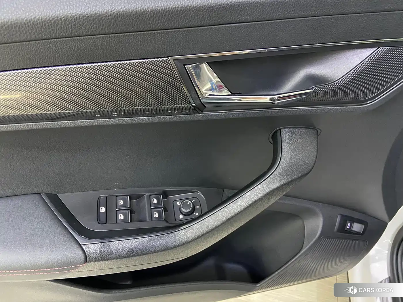 Skoda Karoq 2022 Белый из Китая, фото 5
