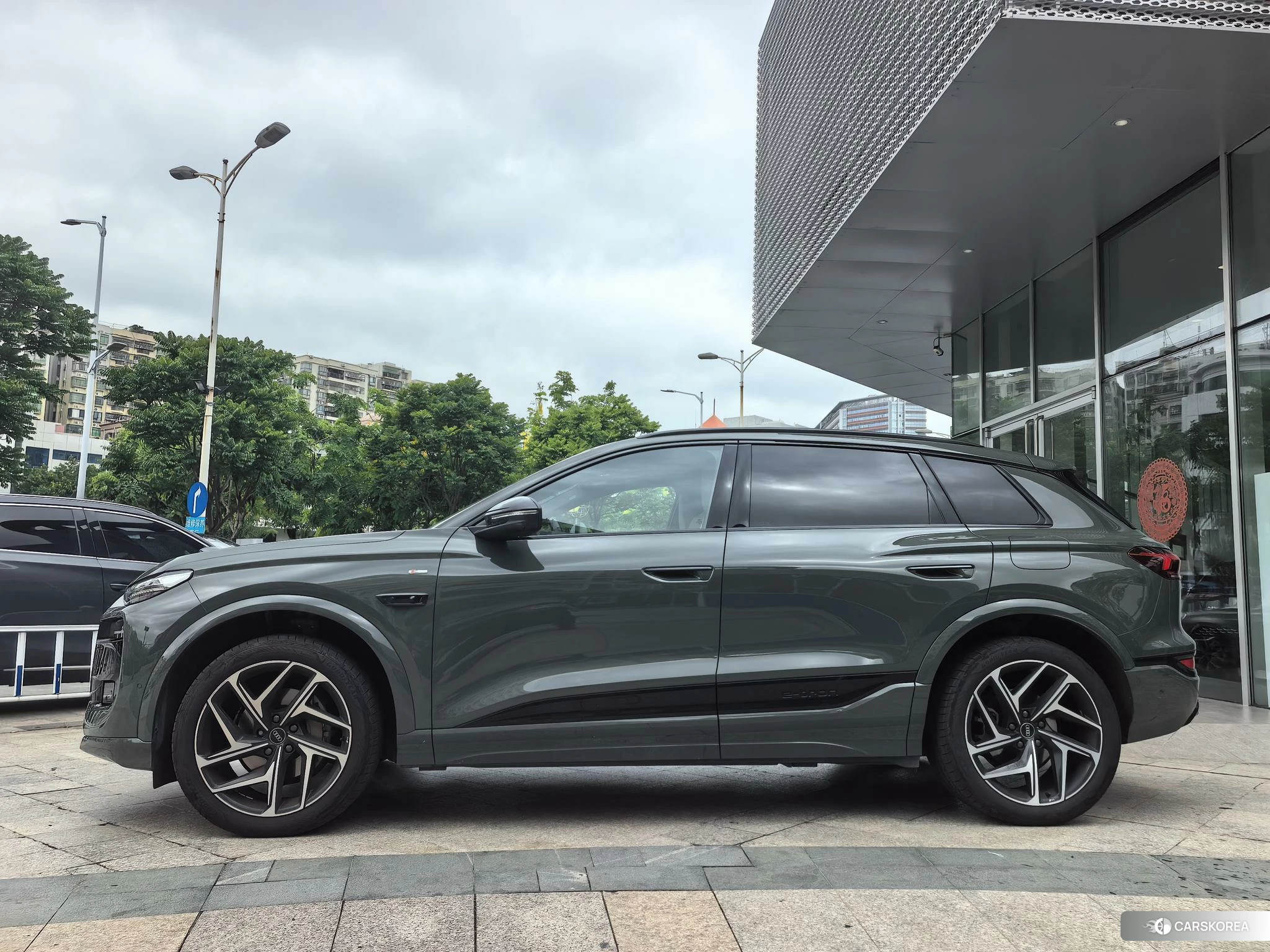 Audi Q6L 2025 Зеленый из Китая, фото 5