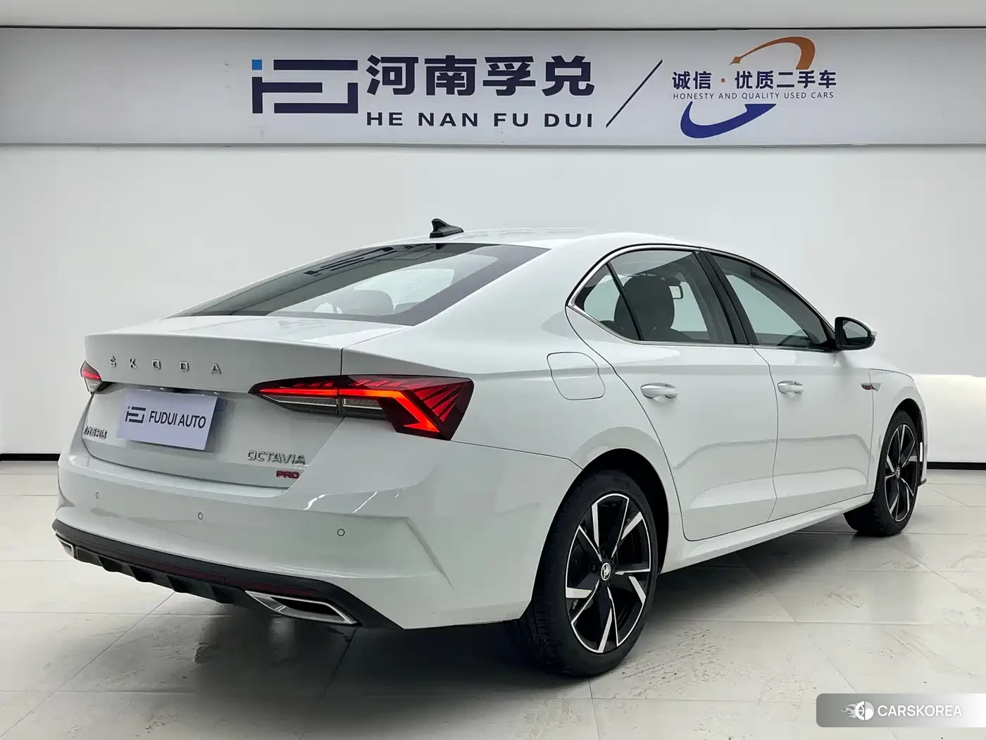 Skoda Octavia 2024 Белый из Китая, фото 5