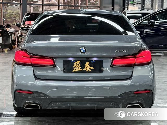 BMW 5 series 2022 Темно-серый из Китая, фото 5