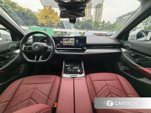 BMW 5 series 2024 Белый из Китая, фото 5