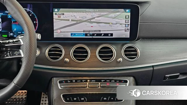 Mercedes-Benz E-Class W213 2023 Белый из Кореи, фото 5