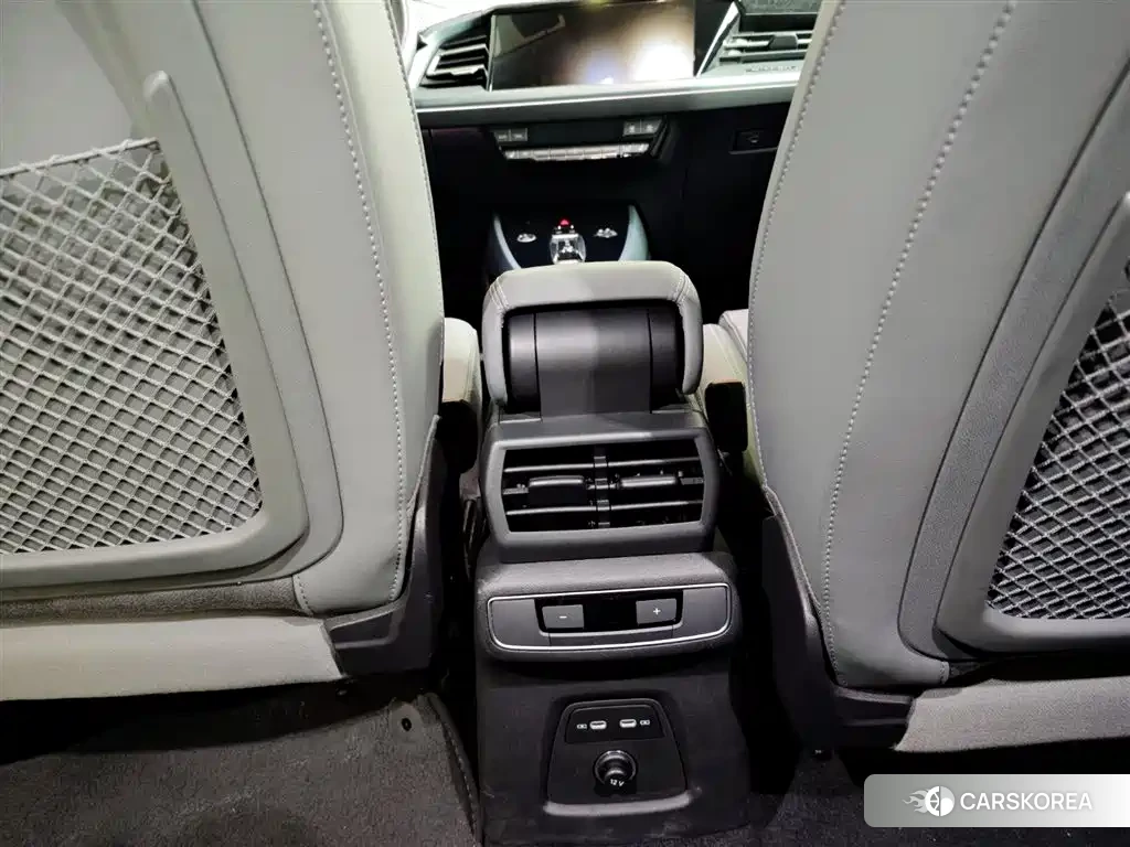 Audi Q5L 2023 Белый из Китая, фото 5