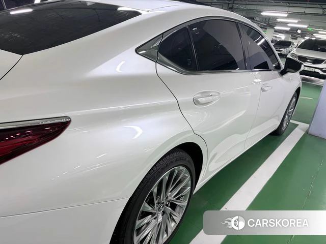 Lexus ES300h 7th generation 2023 Белый из Кореи, фото 5