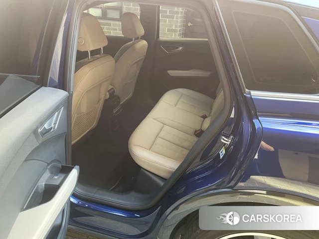Audi Q4 e-Tron (F4) 2022 Синий из Кореи, фото 5