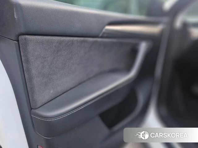 Tesla Model Y 2023 Белый из Кореи, фото 5