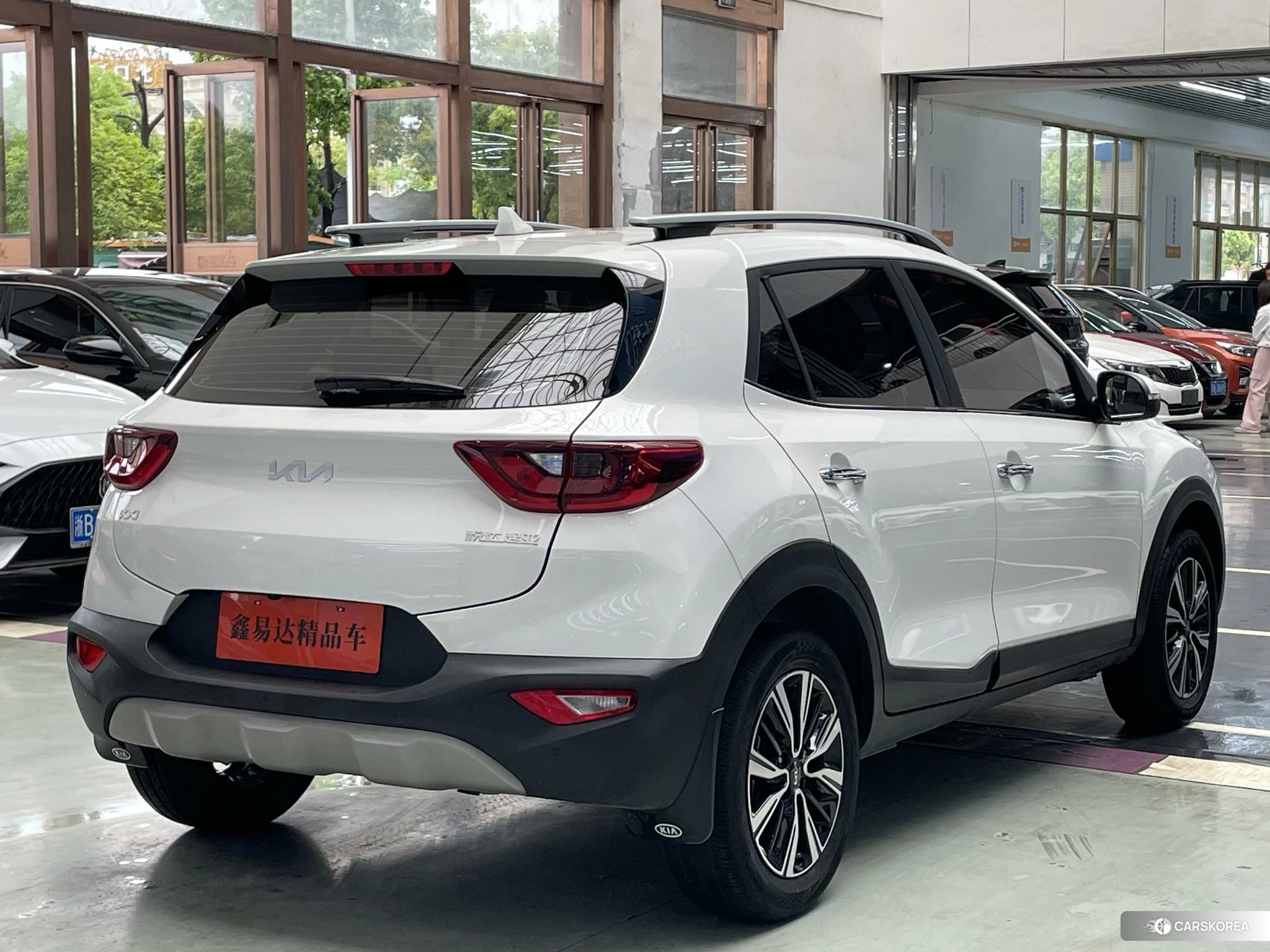 Kia KX1 2021 Белый из Китая, фото 5