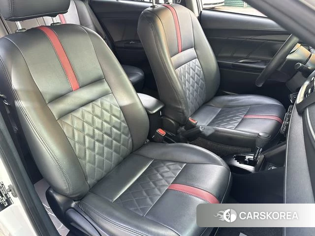 Toyota Yaris L 2021 Белый из Китая, фото 5