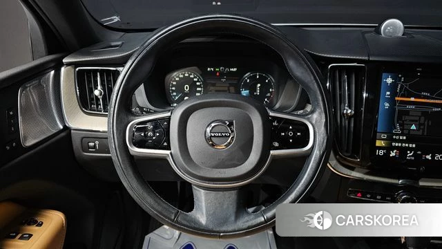 Volvo XC60 second Generation 2018 Белый из Кореи, фото 5