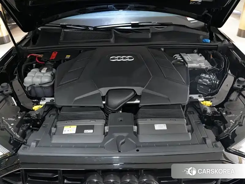 Audi Q7 2022 Черный из Китая, фото 5