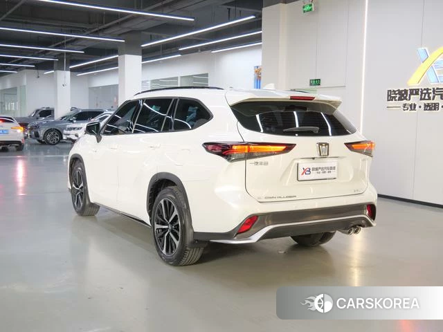Toyota Crown 2024 Белый из Китая, фото 5